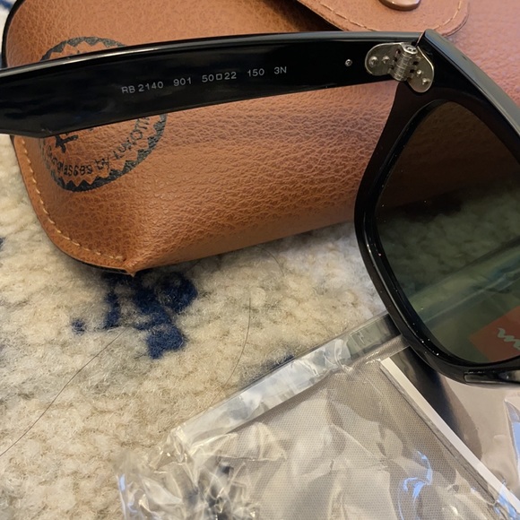 AUTHENTIC Ray Ban Wayfarer sunglasses main image 4